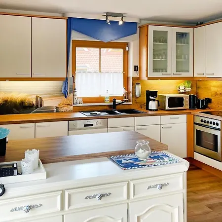 Freesenbruch Doppelhaushaelfte 9a - Leuchtturm Holiday home *