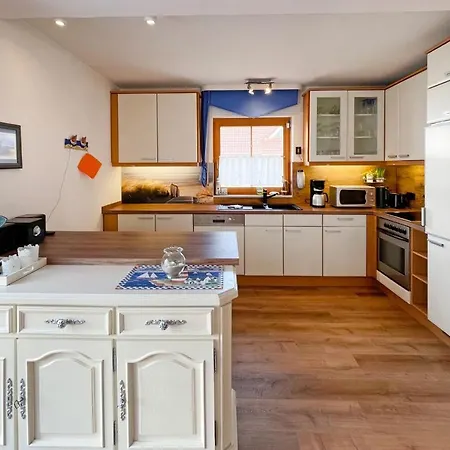 Freesenbruch Doppelhaushaelfte 9a - Leuchtturm Holiday home Zingst