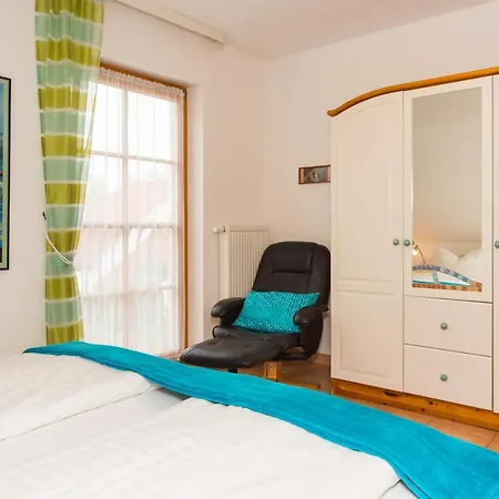 Holiday home Freesenbruch Doppelhaushaelfte 9a - Leuchtturm Zingst