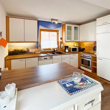 Freesenbruch Doppelhaushaelfte 9a - Leuchtturm Holiday home *