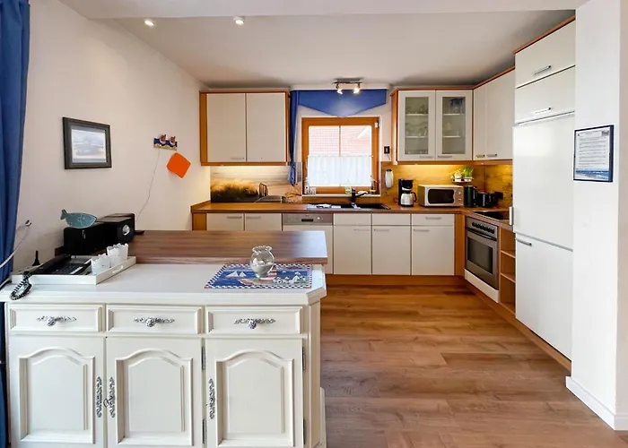 Freesenbruch Doppelhaushaelfte 9a - Leuchtturm * Zingst