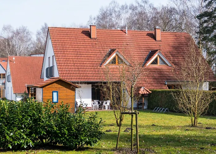 Vakantiehuis Freesenbruch Doppelhaushaelfte 9a - Leuchtturm Zingst